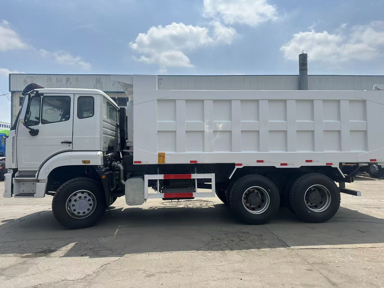 SINOTRUK HOWO 6x4 Dump Truck Click for Discount - Tippbil lastbil: bild 3 SINOTRUK HOWO 6x4 Dump Truck Click for Discount - Tippbil lastbil: bild 3