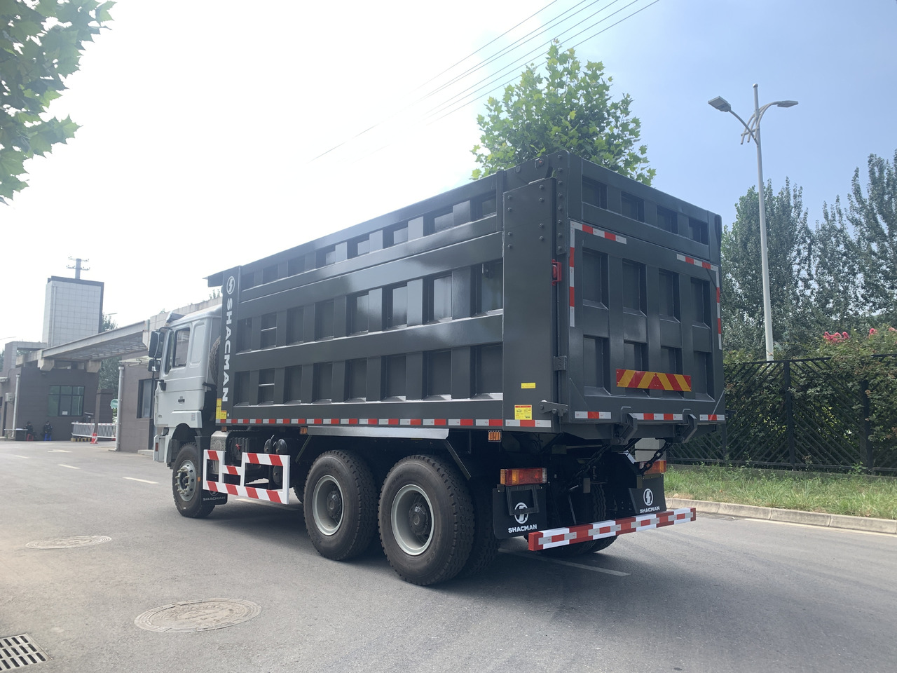 Shacman 6*4 Dump Truck New Brand Click for Discount - Tippbil lastbil: bild 2 Shacman 6*4 Dump Truck New Brand Click for Discount - Tippbil lastbil: bild 2