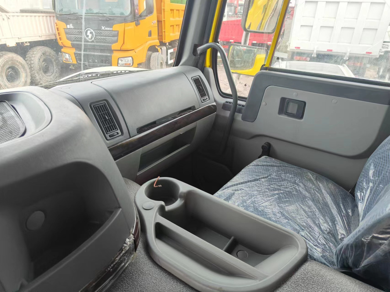 Sino HOWO 8x4 Dump Truck Click for Discount - Tippbil lastbil: bild 5 Sino HOWO 8x4 Dump Truck Click for Discount - Tippbil lastbil: bild 5