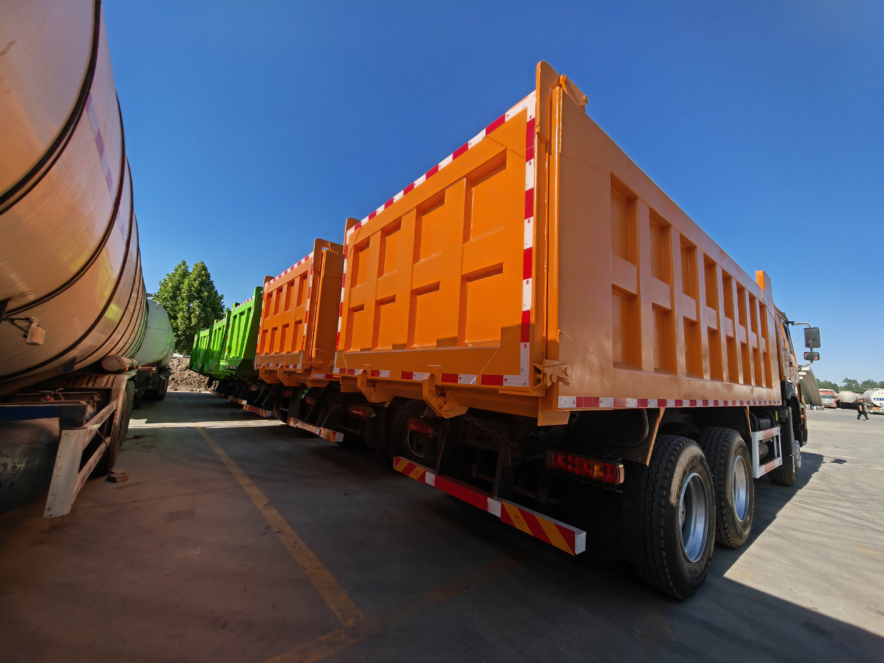 Sinotrack HOWO 6x4 Dump Truck Click for Discount - Tippbil lastbil: bild 3 Sinotrack HOWO 6x4 Dump Truck Click for Discount - Tippbil lastbil: bild 3