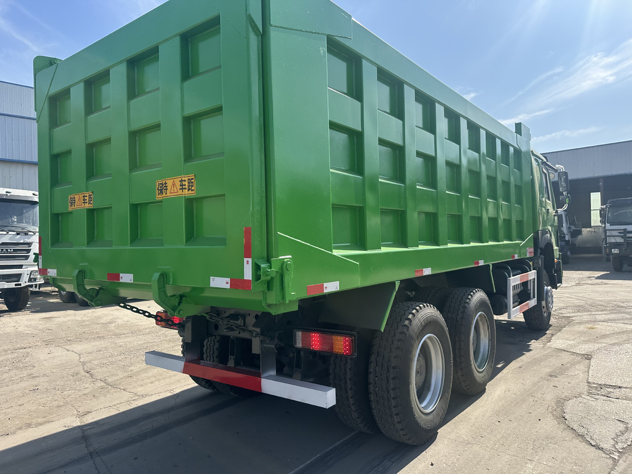 Sinotruck 6x4 HOWO Dump Truck Clcik for Discount - Tippbil lastbil: bild 3 Sinotruck 6x4 HOWO Dump Truck Clcik for Discount - Tippbil lastbil: bild 3