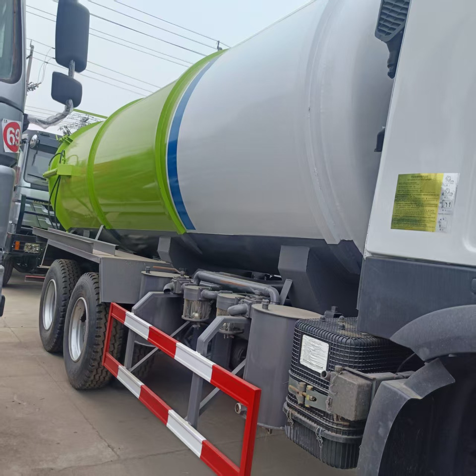 Sinotruk Howo Howo 6x4 Large Vacuum Suction Truck - Sugbil: bild 5 Sinotruk Howo Howo 6x4 Large Vacuum Suction Truck - Sugbil: bild 5