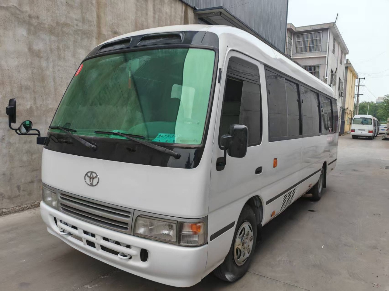TOYOTA Hiace Bus 13 Seats - Turistbuss: bild 1 TOYOTA Hiace Bus 13 Seats - Turistbuss: bild 1