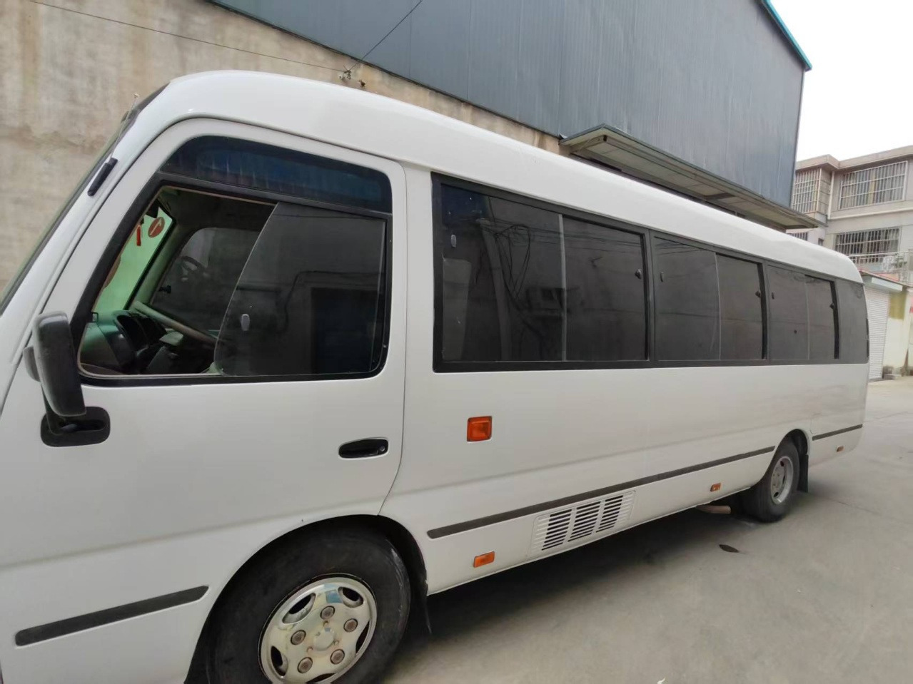 TOYOTA Hiace Bus 13 Seats - Turistbuss: bild 4 TOYOTA Hiace Bus 13 Seats - Turistbuss: bild 4