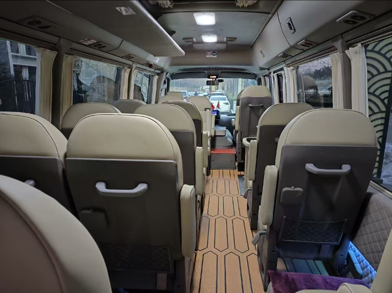 TOYOTA White Mini Bus Click Here for Discount - Turistbuss: bild 2 TOYOTA White Mini Bus Click Here for Discount - Turistbuss: bild 2