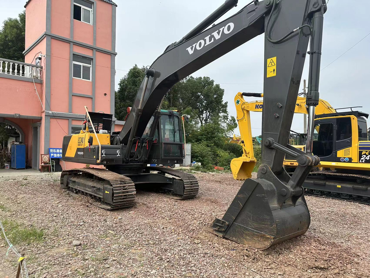 VOLVO Excavator EC240D Cilck for Discount - Bandgrävare: bild 2 VOLVO Excavator EC240D Cilck for Discount - Bandgrävare: bild 2