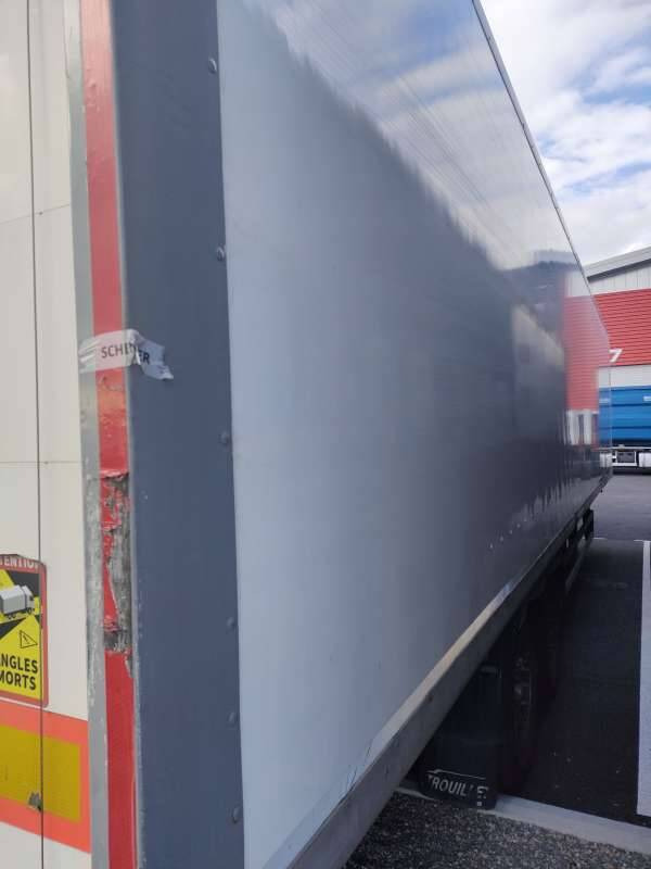 Semi-remorque 2 Essieux 27 TONNES PORTE RELEVANTE - Skåp semitrailer: bild 3 Semi-remorque 2 Essieux 27 TONNES PORTE RELEVANTE - Skåp semitrailer: bild 3