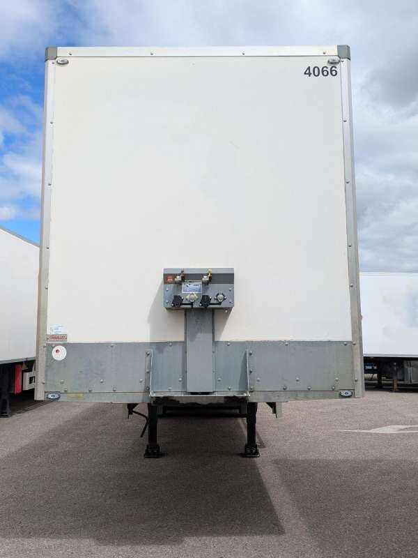 Semi-remorque 3 Essieux 38 TONNES PORTE RELEVANTE PREMIUM - Skåp semitrailer: bild 2 Semi-remorque 3 Essieux 38 TONNES PORTE RELEVANTE PREMIUM - Skåp semitrailer: bild 2