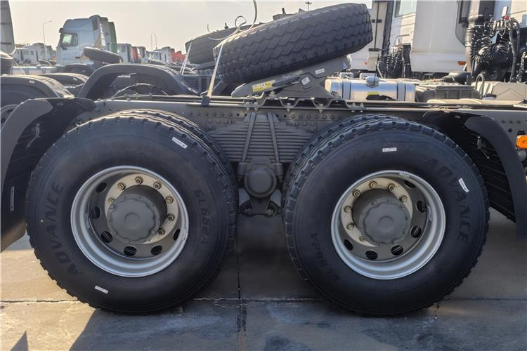 SINOTRUK Howo NX Truck Tractor 6x4 380hp Price for Sale In Tanzania - Dragbil: bild 5 SINOTRUK Howo NX Truck Tractor 6x4 380hp Price for Sale In Tanzania - Dragbil: bild 5