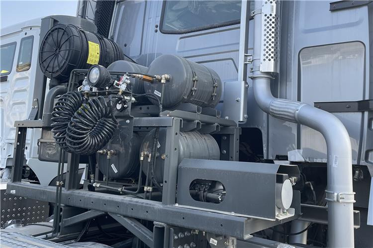 SINOTRUK Howo T7H Truck Head for Sale In Zimbabwe - Dragbil: bild 4 SINOTRUK Howo T7H Truck Head for Sale In Zimbabwe - Dragbil: bild 4