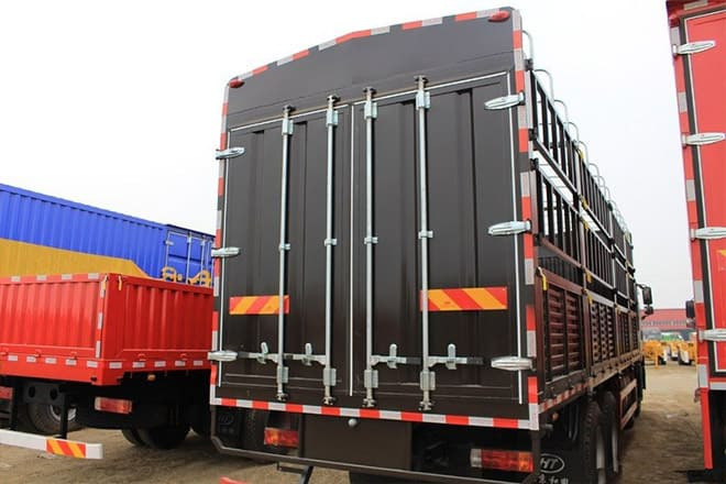 FAW FAW J6P Livestock Truck for Sale in Uganda - Djurtransport lastbil: bild 3 FAW FAW J6P Livestock Truck for Sale in Uganda - Djurtransport lastbil: bild 3
