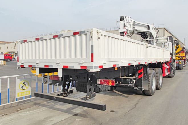 FAW FAW Truck Mounted Crane with Hydraulic Boom for Sale in Kuwait - Kranbil: bild 3 FAW FAW Truck Mounted Crane with Hydraulic Boom for Sale in Kuwait - Kranbil: bild 3