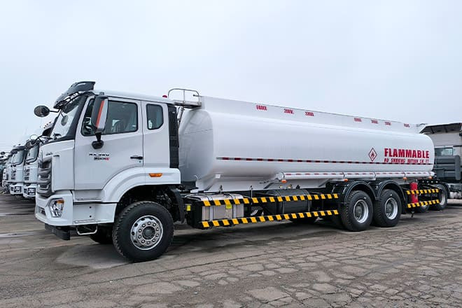 SINOTRUK Howo 380 Petrol Tanker Truck Price for Sale in Sierra Leone - Tankbil: bild 1 SINOTRUK Howo 380 Petrol Tanker Truck Price for Sale in Sierra Leone - Tankbil: bild 1