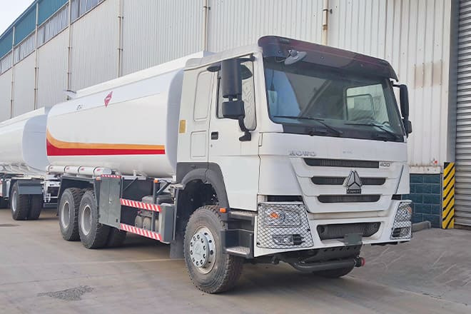 SINOTRUK Sinotruk Howo Fuel Tanker Truck Price for Sale in Ghana - Tankbil: bild 4 SINOTRUK Sinotruk Howo Fuel Tanker Truck Price for Sale in Ghana - Tankbil: bild 4