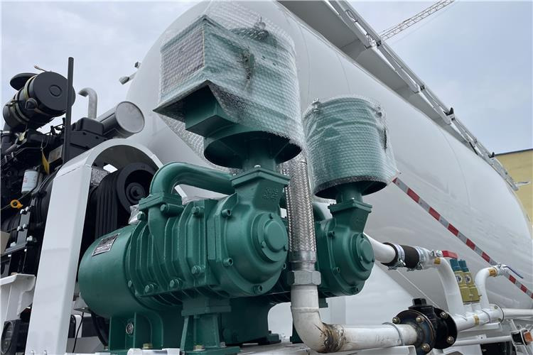 TITAN 3 Axle 30CBM Cement Tanker Trailer with Air Suspension In Saudi Arabia - Bulktrailer: bild 3 TITAN 3 Axle 30CBM Cement Tanker Trailer with Air Suspension In Saudi Arabia - Bulktrailer: bild 3