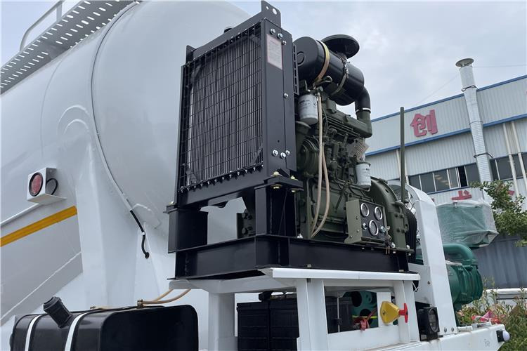 TITAN 3 Axle Dry Bulker Cement Tanker Trailer for Sale In Saudi Arabia - Bulktrailer: bild 2 TITAN 3 Axle Dry Bulker Cement Tanker Trailer for Sale In Saudi Arabia - Bulktrailer: bild 2