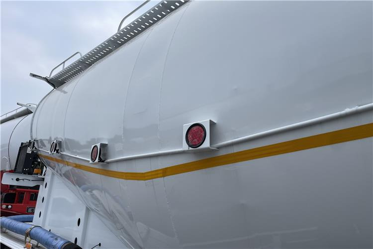 TITAN 3 Axle Dry Bulker Cement Tanker Trailer for Sale In Saudi Arabia - Bulktrailer: bild 4 TITAN 3 Axle Dry Bulker Cement Tanker Trailer for Sale In Saudi Arabia - Bulktrailer: bild 4