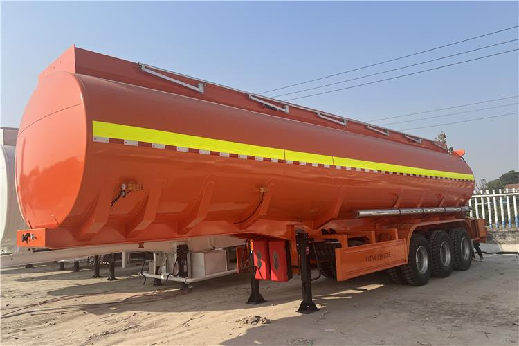 TITAN 45000 Liters Fuel Oil Diesel Tanker Trailer for Sale In Saudi Arabia - Tanktrailer: bild 1 TITAN 45000 Liters Fuel Oil Diesel Tanker Trailer for Sale In Saudi Arabia - Tanktrailer: bild 1