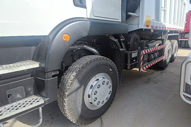 TITAN Howo 6x4 10 Wheel Tipper Truck for Sale in Zambia - Tippbil lastbil: bild 5 TITAN Howo 6x4 10 Wheel Tipper Truck for Sale in Zambia - Tippbil lastbil: bild 5