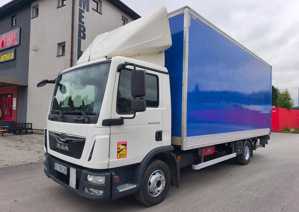 MAN TGL 12.250 kontener 6,2 , winda - Lastbil med skåp: bild 1 MAN TGL 12.250 kontener 6,2 , winda - Lastbil med skåp: bild 1