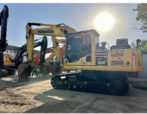 2022 Komatsu PC200-8 - Bandgrävare: bild 1 2022 Komatsu PC200-8 - Bandgrävare: bild 1