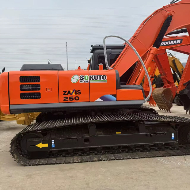 Bandgrävare 2023 Hitachi ZX250: bild 7