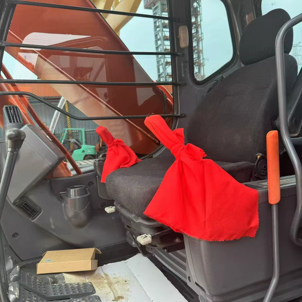 Bandgrävare 2023 Hitachi ZX250: bild 6