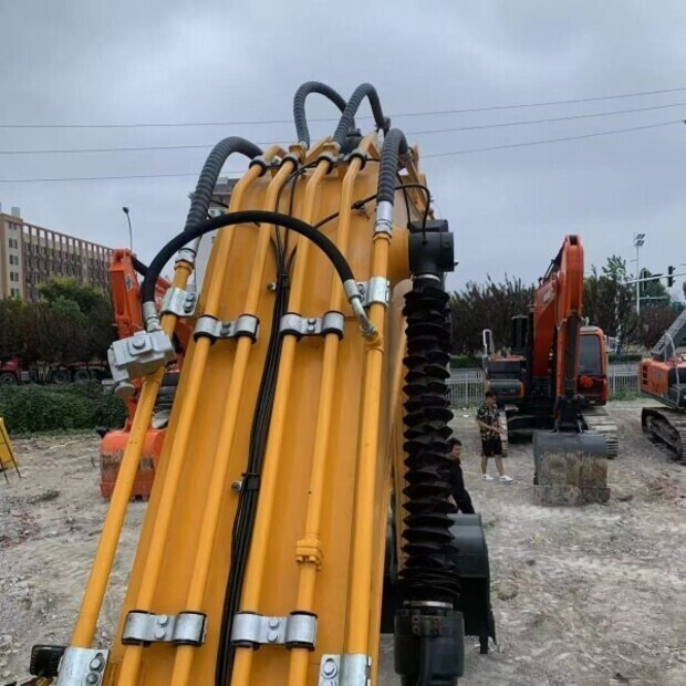 Bandgrävare 2023 Hyundai R305: bild 17