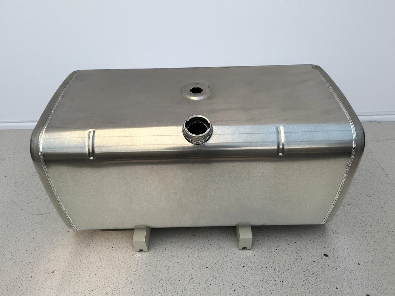 IVECO - Bränsletank: bild 1 IVECO - Bränsletank: bild 1