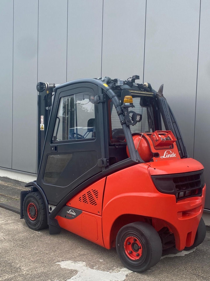 Linde Linde H 25 T - 6-372 h - Seitenschieber - - Gasoltruck: bild 2 Linde Linde H 25 T - 6-372 h - Seitenschieber - - Gasoltruck: bild 2