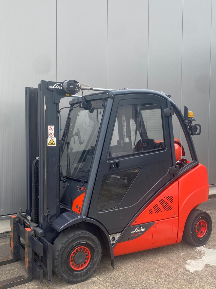 Linde Linde H 25 T - 6-372 h - Seitenschieber - - Gasoltruck: bild 1 Linde Linde H 25 T - 6-372 h - Seitenschieber - - Gasoltruck: bild 1