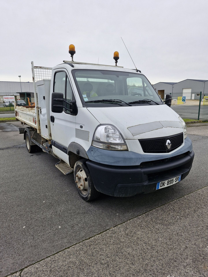 Renault Mascott  3.5T- (Disponible à compter du 24/11/2025) 3 places avec benne basculante hydraulique. BEG. Vendu sans CT. Véhicule roulant. Entretien régulier. Arrêté début 2025 pour souci passage d - Transportbil med tippflak: bild 1 Renault Mascott  3.5T- (Disponible à compter du 24/11/2025) 3 places avec benne basculante hydraulique. BEG. Vendu sans CT. Véhicule roulant. Entretien régulier. Arrêté début 2025 pour souci passage d - Transportbil med tippflak: bild 1