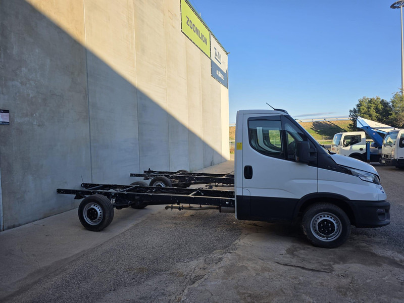 Iveco Daily 35S14 - Chassi lastbil: bild 2 Iveco Daily 35S14 - Chassi lastbil: bild 2