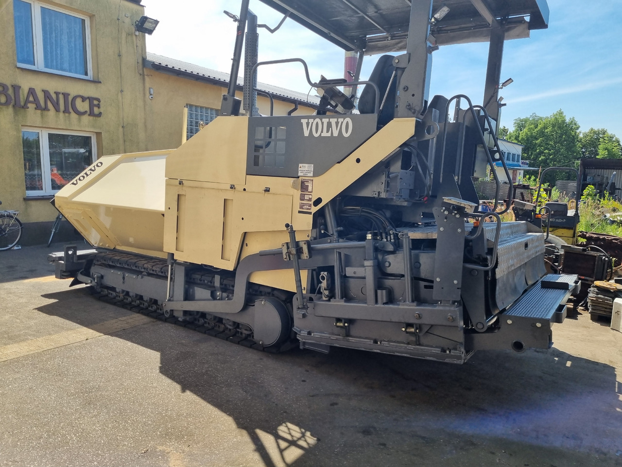 VOLVO TITAN 6820 - Asfaltläggare: bild 1 VOLVO TITAN 6820 - Asfaltläggare: bild 1