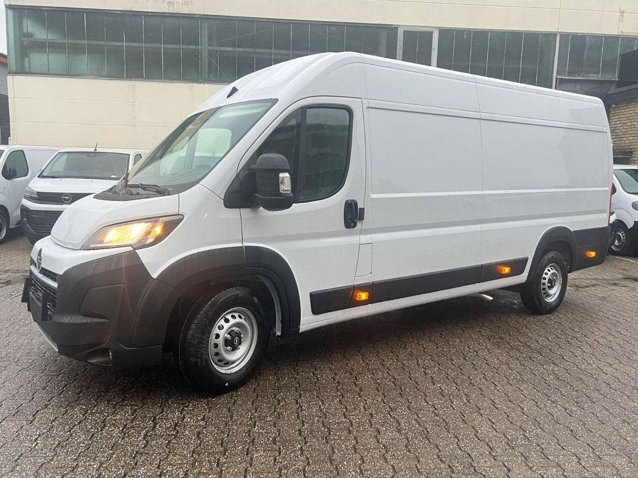 Opel Kasten 3,5 L4 H2 PS 180 Automatik+AHK Kasten 3,5 L4 H2 PS 180 Automatik+AHK - Skåpbil: bild 2 Opel Kasten 3,5 L4 H2 PS 180 Automatik+AHK Kasten 3,5 L4 H2 PS 180 Automatik+AHK - Skåpbil: bild 2