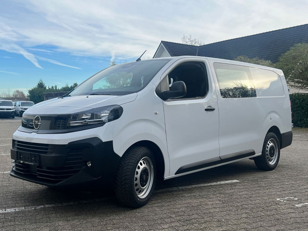 Opel Vivaro Flex L3 6 Sitze Allwetter AHK Rückfahrka - Små skåpbil: bild 2 Opel Vivaro Flex L3 6 Sitze Allwetter AHK Rückfahrka - Små skåpbil: bild 2