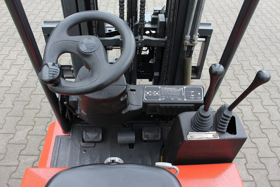 Eltruck LINDE E15Z-02 Triplex 4,7m: bild 17 Eltruck LINDE E15Z-02 Triplex 4,7m: bild 17