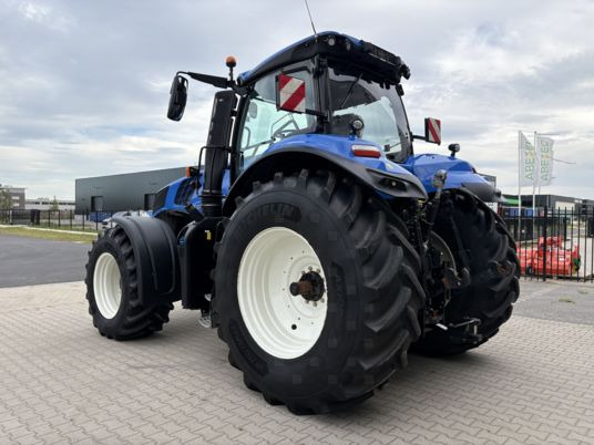 NEW HOLLAND New Holland T8.350 PLMi Genesis - Traktor: bild 5 NEW HOLLAND New Holland T8.350 PLMi Genesis - Traktor: bild 5