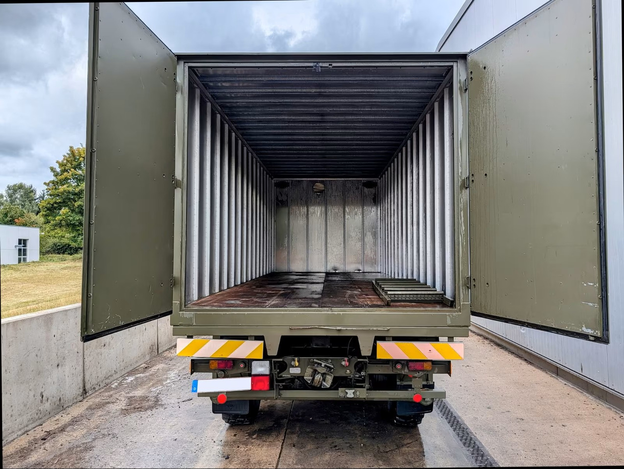 VOLVO N10 - Lastbil med skåp: bild 4 VOLVO N10 - Lastbil med skåp: bild 4