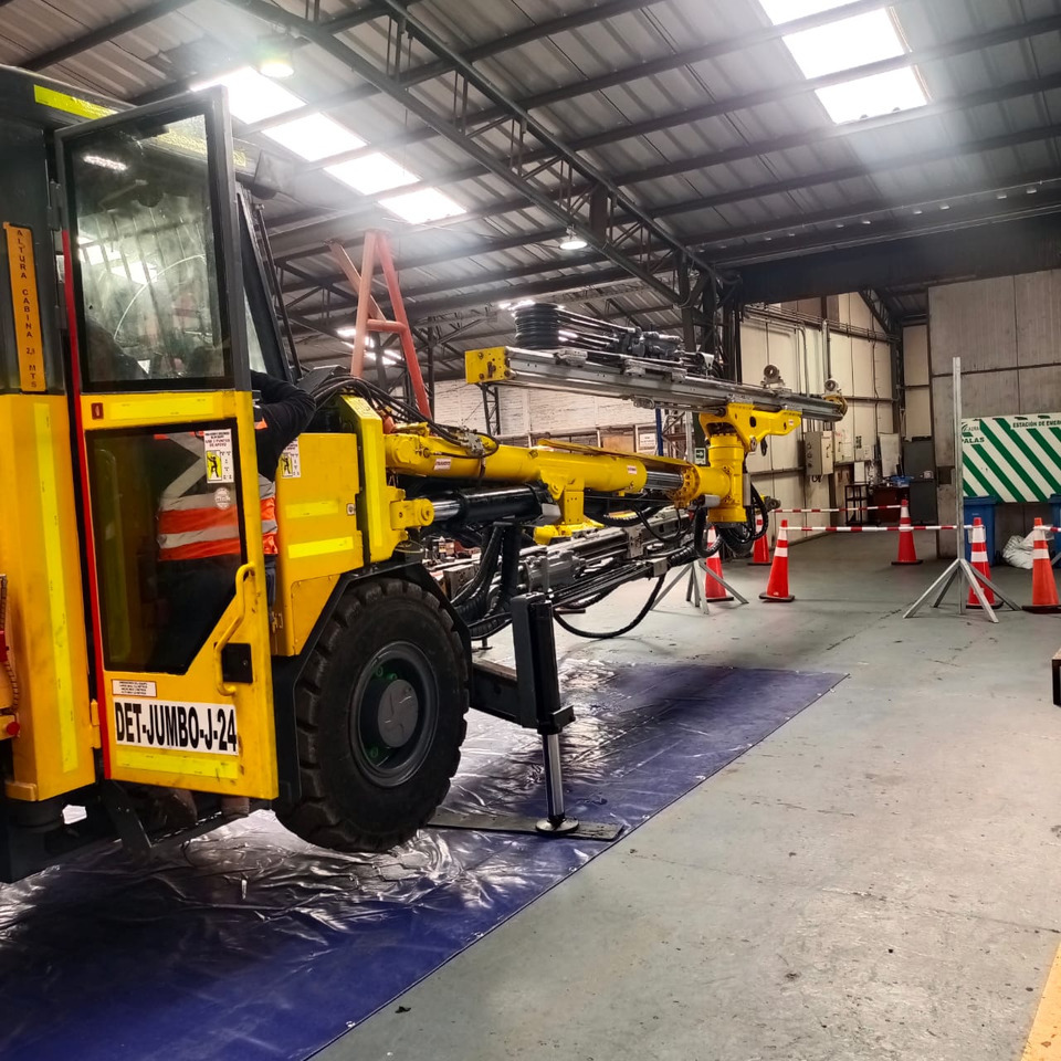 EPIROC BOOMER S2C - Styrbara borrmaskin: bild 1 EPIROC BOOMER S2C - Styrbara borrmaskin: bild 1