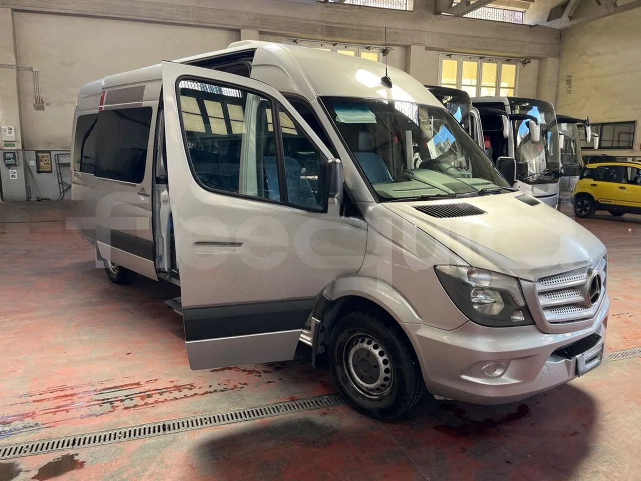 Förortsbuss Mercedes-Benz Sprinter: bild 11 Förortsbuss Mercedes-Benz Sprinter: bild 11