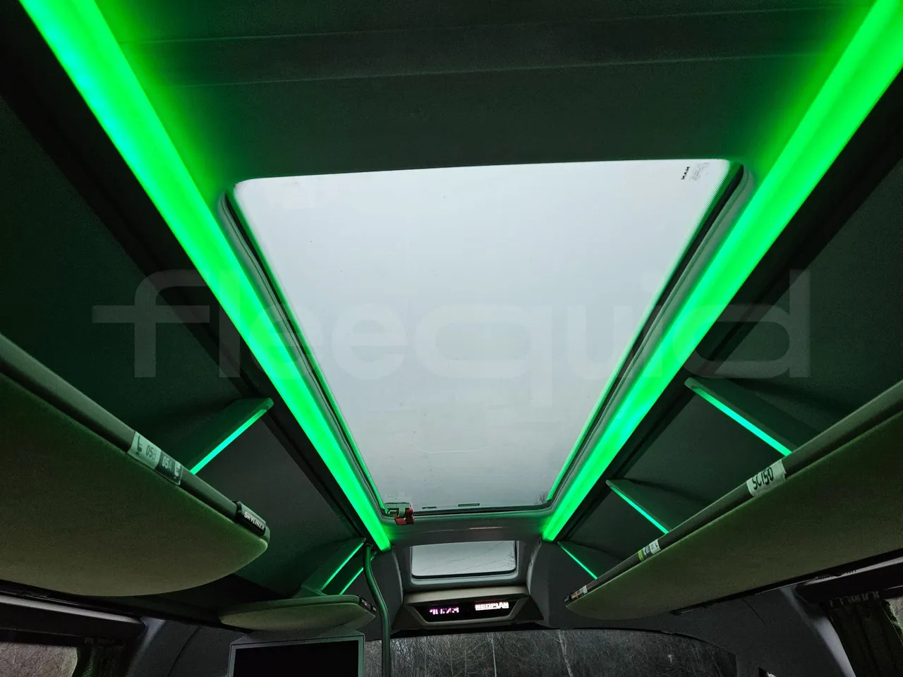 Dubbeldäckare buss Neoplan Skyliner: bild 28