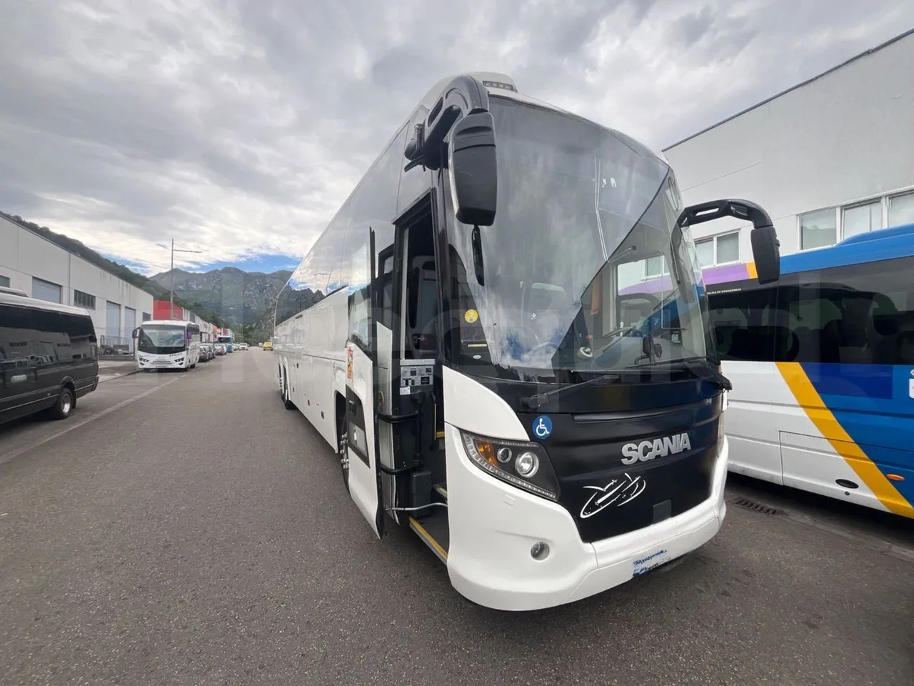 Scania Touring HD - Turistbuss: bild 1 Scania Touring HD - Turistbuss: bild 1