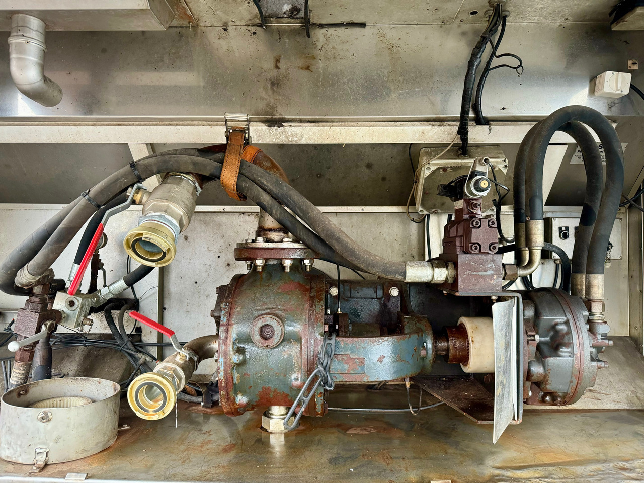 MAN TGS 35.480 8X4-2 TRIDEM Wasser-Tank - Tankbil: bild 4 MAN TGS 35.480 8X4-2 TRIDEM Wasser-Tank - Tankbil: bild 4