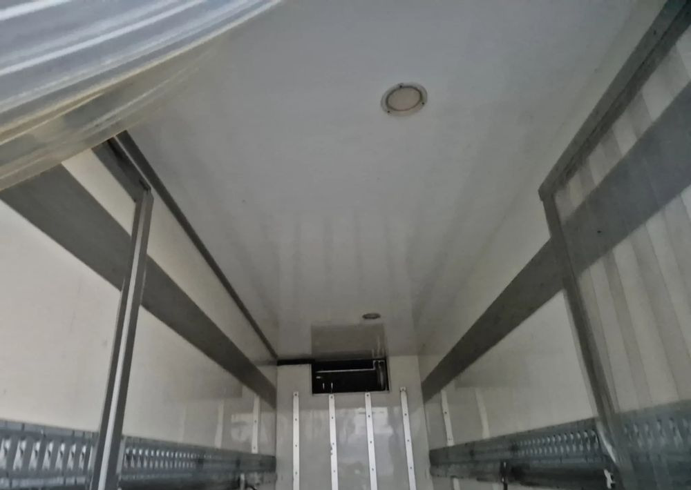 Växelflak - kylbil Chłodnia Mroźnia Izoterma 4.5m, 2012 rok, zasilanie stacjonarne, stan bdb!: bild 14 Växelflak - kylbil Chłodnia Mroźnia Izoterma 4.5m, 2012 rok, zasilanie stacjonarne, stan bdb!: bild 14