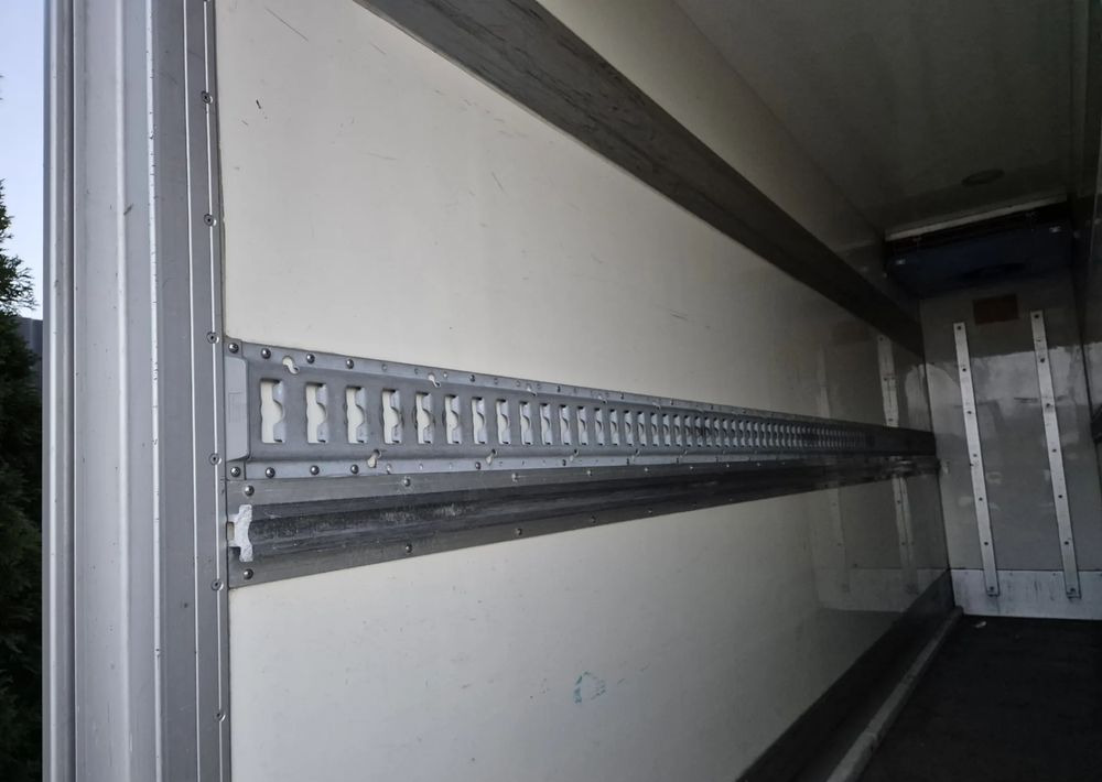 Växelflak - kylbil Chłodnia Mroźnia Izoterma 4.5m, 2012 rok, zasilanie stacjonarne, stan bdb!: bild 15 Växelflak - kylbil Chłodnia Mroźnia Izoterma 4.5m, 2012 rok, zasilanie stacjonarne, stan bdb!: bild 15