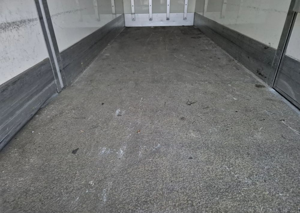 Växelflak - kylbil Chłodnia Mroźnia Izoterma 4.5m, 2012 rok, zasilanie stacjonarne, stan bdb!: bild 9 Växelflak - kylbil Chłodnia Mroźnia Izoterma 4.5m, 2012 rok, zasilanie stacjonarne, stan bdb!: bild 9