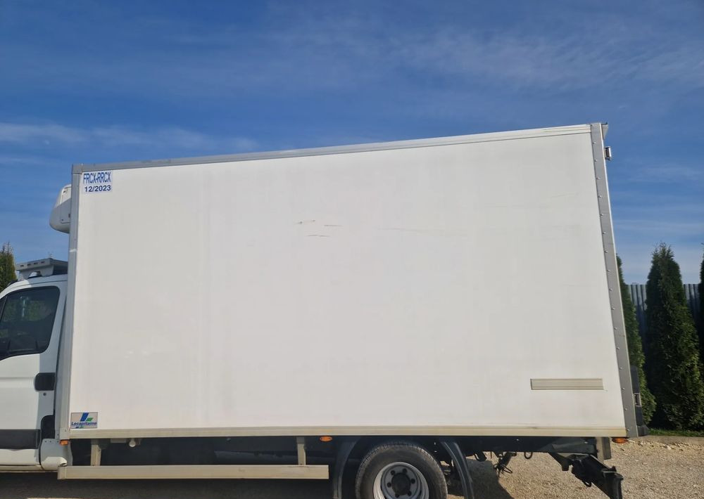 Chłodnia Mroźnia kontener 4.5m , 2 komory, dodatkowe zasilanie, boczne drzwi - Växelflak - kylbil: bild 2 Chłodnia Mroźnia kontener 4.5m , 2 komory, dodatkowe zasilanie, boczne drzwi - Växelflak - kylbil: bild 2