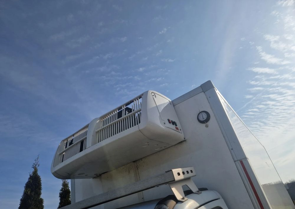 Chłodnia Mroźnia kontener 4.5m , 2 komory, dodatkowe zasilanie, boczne drzwi - Växelflak - kylbil: bild 3 Chłodnia Mroźnia kontener 4.5m , 2 komory, dodatkowe zasilanie, boczne drzwi - Växelflak - kylbil: bild 3