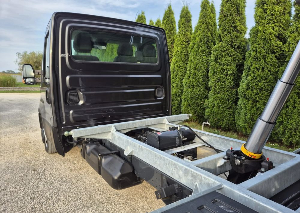 Iveco 35C18 3.0 180KM - Transportbil med tippflak: bild 4 Iveco 35C18 3.0 180KM - Transportbil med tippflak: bild 4